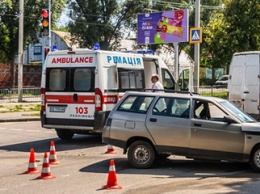 На Рабочей столкнулись Lada и грузовик Mercedes: пострадал мужчина