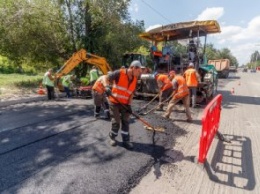 В Днепре ремонтируют дорогу и дождеприемники на улице Березинской