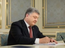 Порошенко поручил подготовить иск против России за ущерб на Донбассе