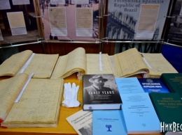 В Николаеве еврейской делегации показали архивные документы, касающиеся семьи Шнеерсона