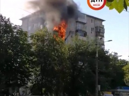 Масштабный пожар в многоэтажке в Киеве: пожар перекинулся на две квартиры
