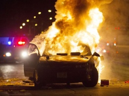 В Киеве возле заправки загорелась машина
