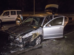 В Киеве сгорел автомобиль такси