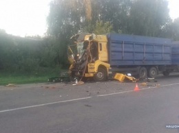 На Сумщине при столкновении двух грузовиков погиб водитель