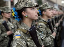 На параде ко Дню независимости женщины-военные впервые пройдут отдельной коробкой