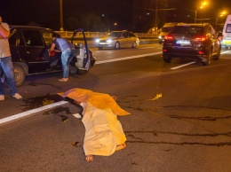 Ночью на Слобожанском проспекте Lexus насмерть сбил мужчину и женщину на виадуке