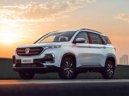 GM начнет продажи перелицованного кроссовера Baojun 530 под брендом Wuling