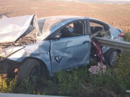 На трассе Одесса-Киев Hyundai объезжал собаку и врезался в отбойник: погиб ребенок водителя, еще четверо госпитализированы