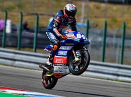Moto3: Якуб Корнфейл увел поул-позицию Гран-При Чехии у Джона Макфи
