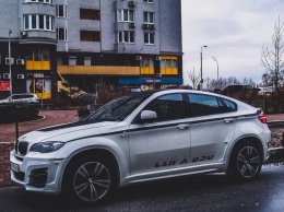 Как украинские депутаты покупают элитные авто по цене «Жигулей»