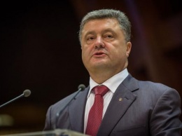 Порошенко наградил званием заслуженного работника культуры самозванца