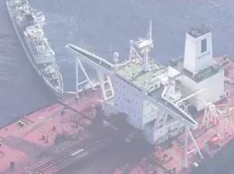 У берегов Японии загорелся танкер с нефтью