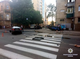 В центре Харькова Toyota перевернулась после ДТП с Mercedes: пострадал мужчина