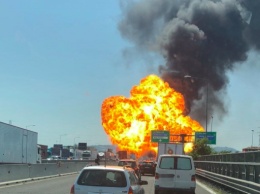 Солнца не видно, пылают десятки авто и стонут обгоревшие люди: последствия взрыва у аэропорта