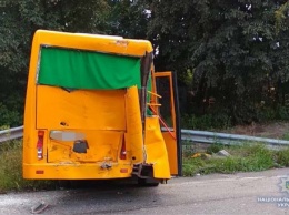 В полиции рассказали детали столкновения маршрутки и грузовика возле "Чайки" под Киевом