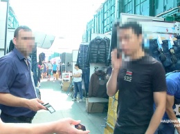 В Одессе полиция начала отработку рынка "7 километр" и "Привоза". Выявили 17 нелегалов из Азии