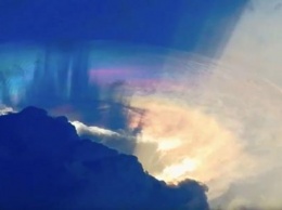 «Теория заговора»: Огромная тарелка инопланетян скрывалась за облаком - уфологи