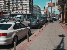 Киевские водители не смогут ездить по тротуарам (фото)