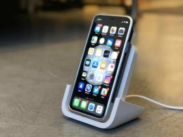 Apple и Logitech показали беспроводное ЗУ для iPhone в формате подставки