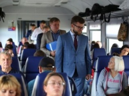 На линию Киев-Фастов выпущена капитально отремонтированная 10-вагонная электричка