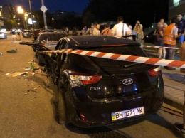 В Киеве авто из-за пешехода влетело в три легковушки и оторвало руку водителю одной из них. Видео и фото