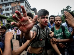В столице Бангладеша полиция разогнала массовый протест студентов: Более сотни раненых