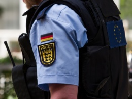 Семейная пара в Германии продавала сына педофилам через интернет