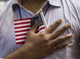США усложнят получение легальным мигрантам гражданства и "зеленых карт", - СМИ