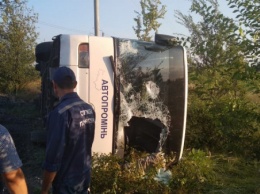 В Днепропетровской области автомобиль врезался в рейсовый автобус. Есть погибшие и пострадавшие