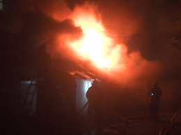 Масштабный пожар в Харькове: семь экипажей ГСЧС тушили гаражи на Дарвина