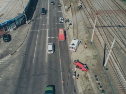 Столкновение микроавтобуса и легковушки сняли с беспилотника (фото)
