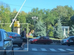 Водитель выскочил из машины и проткнул ножом колесо соседнего авто (фото, видео)