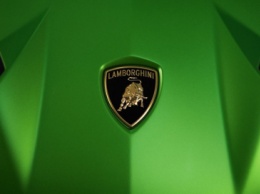 Lamborghini интригует новым суперкаром