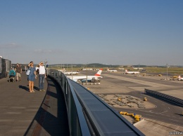 Аэропорт как на ладони: обзорная площадка на крыше терминала в аэропорту Вены Швехат