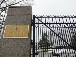 В посольстве РФ в Вашингтоне назвали новые антироссийские санкции США "драконовскими"
