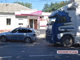 В центре Николаева столкнулись BMW и седельный тягач