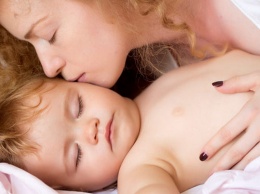 Сила материнской любви способна творить чудеса: волшебные фразы перед сном ребенку, имеющих исцеляющий эффект