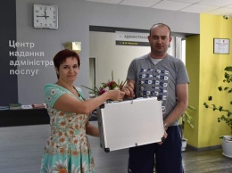 Город на Полтавщине получил мобильный офис-кейс (фото)