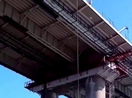 Возведены почти все опоры железной дороги на Крымском мосту