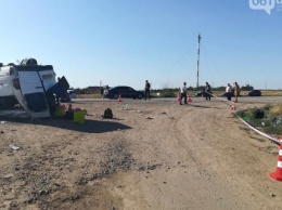 Крупная авария в Запорожской области: при столкновении маршрутки и грузовика погибли 6 детей и взрослый
