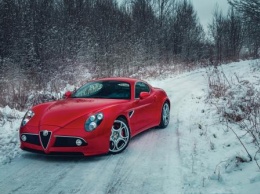 Alfa Romeo 8C обзаведется гибридной установкой