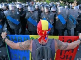 В Румынии пострадало больше 400 человек в ходе масштабных выступлений за роспуск правительства и сближение с ЕС и НАТО