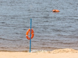 Отдыхающие погибли: в Кирилловке на пляже нашли 2 трупа