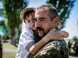 Защитники 93-ей бригады вернулись в мирную Украину: трогательные фото