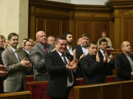 Украинские депутаты Мосийчук и Лещенко подрались из-за гей-парадов