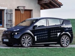 На четвертый год разработки электромобиль с солнечными панелями Sono Sion покрылся мхом изнутри