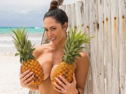 Фитнес-модель Хоуп Бил «взорвала» интернет серией фото с ананасами