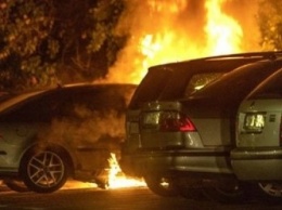 В Швеции за ночь сгорело более 100 машин