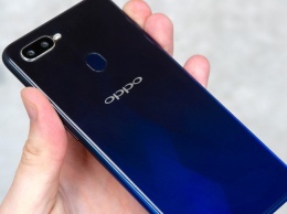 Oppo представила смартфон F9 с «монобровкой»