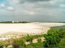 В Днепропетровской области есть свои песчаные дюны и голубые озера